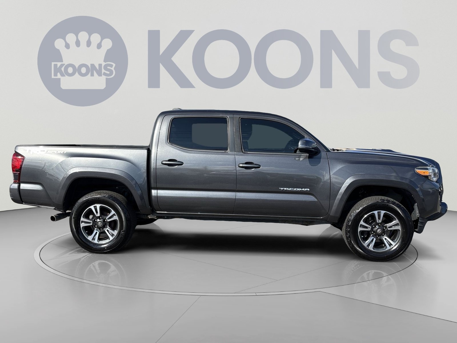 Used 2018 Toyota Tacoma TRD Sport w/ Technology Package RWD image 8