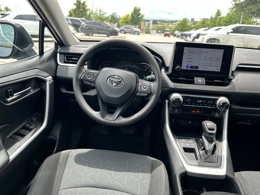 Used 2025 Toyota RAV4 XLE FWD image 30
