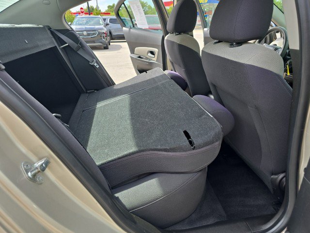 Used 2014 Chevrolet Cruze LS image 33