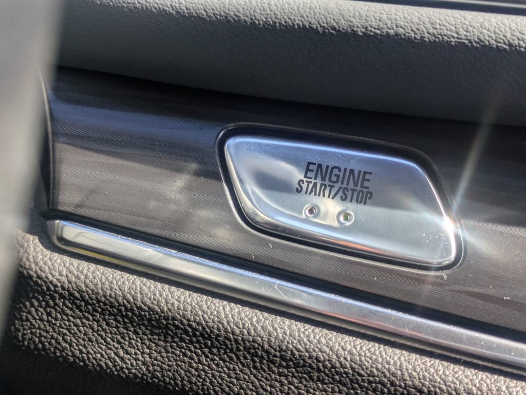Used 2022 Buick Enclave Essence AWD/4WD image 26