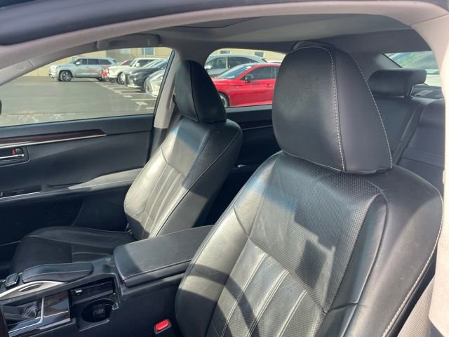 Used 2017 Lexus ES 300h w/ Luxury Package image 5