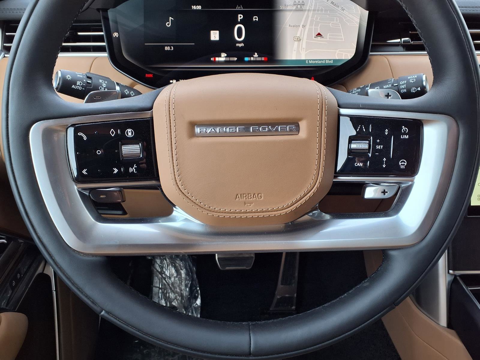 New 2026 Land Rover Range Rover Long Wheelbase SE image 15