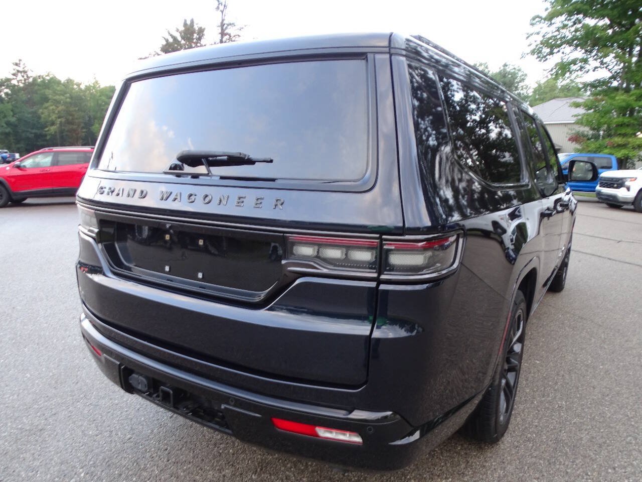 Used 2024 Jeep Grand Wagoneer L 4WD Series II Obsidian w/ Quick Order Packagew 28T image 12