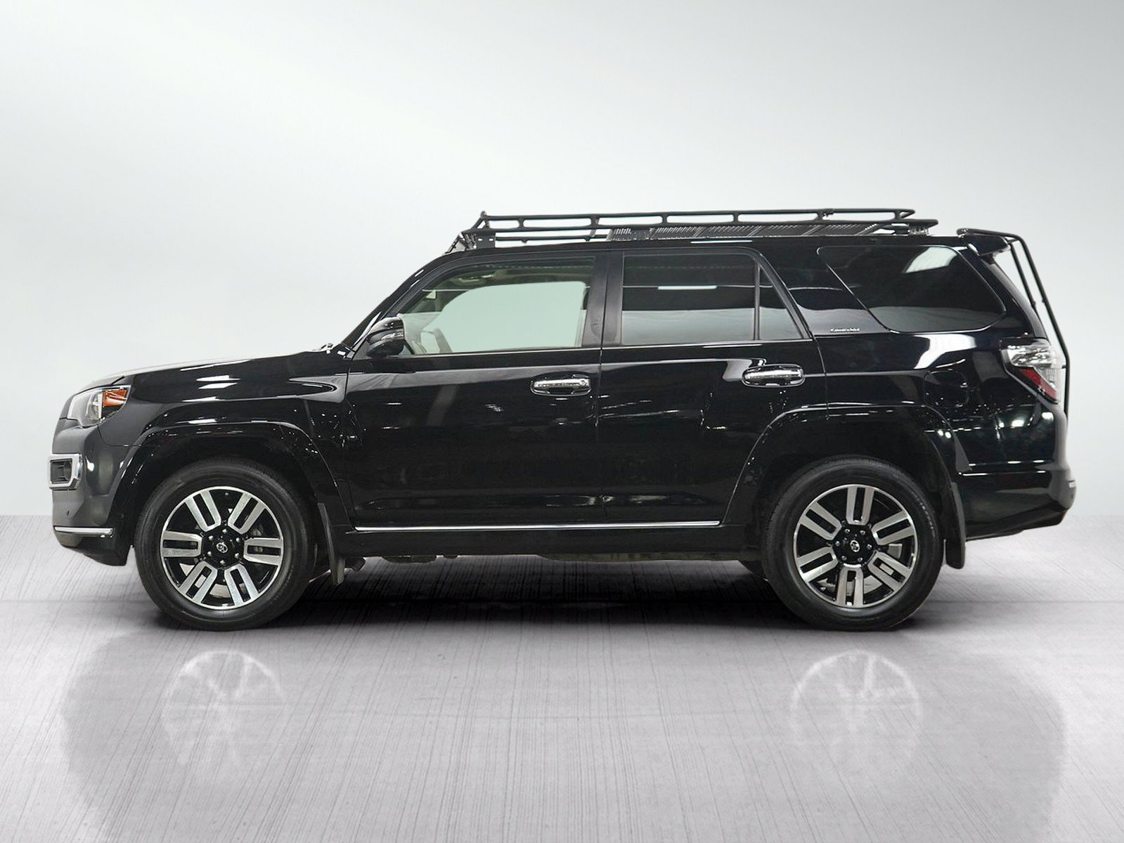 Used 2018 Toyota 4Runner Limited AWD/4WD image 2