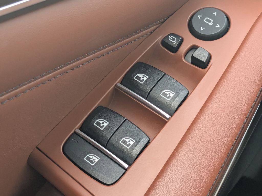 Used 2022 BMW X5 xDrive40i w/ M Sport Package image 12