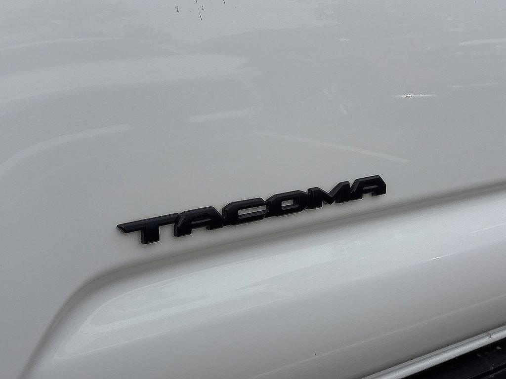 Used 2022 Toyota Tacoma SR5 w/ Black Out Package (TMS) AWD/4WD image 7