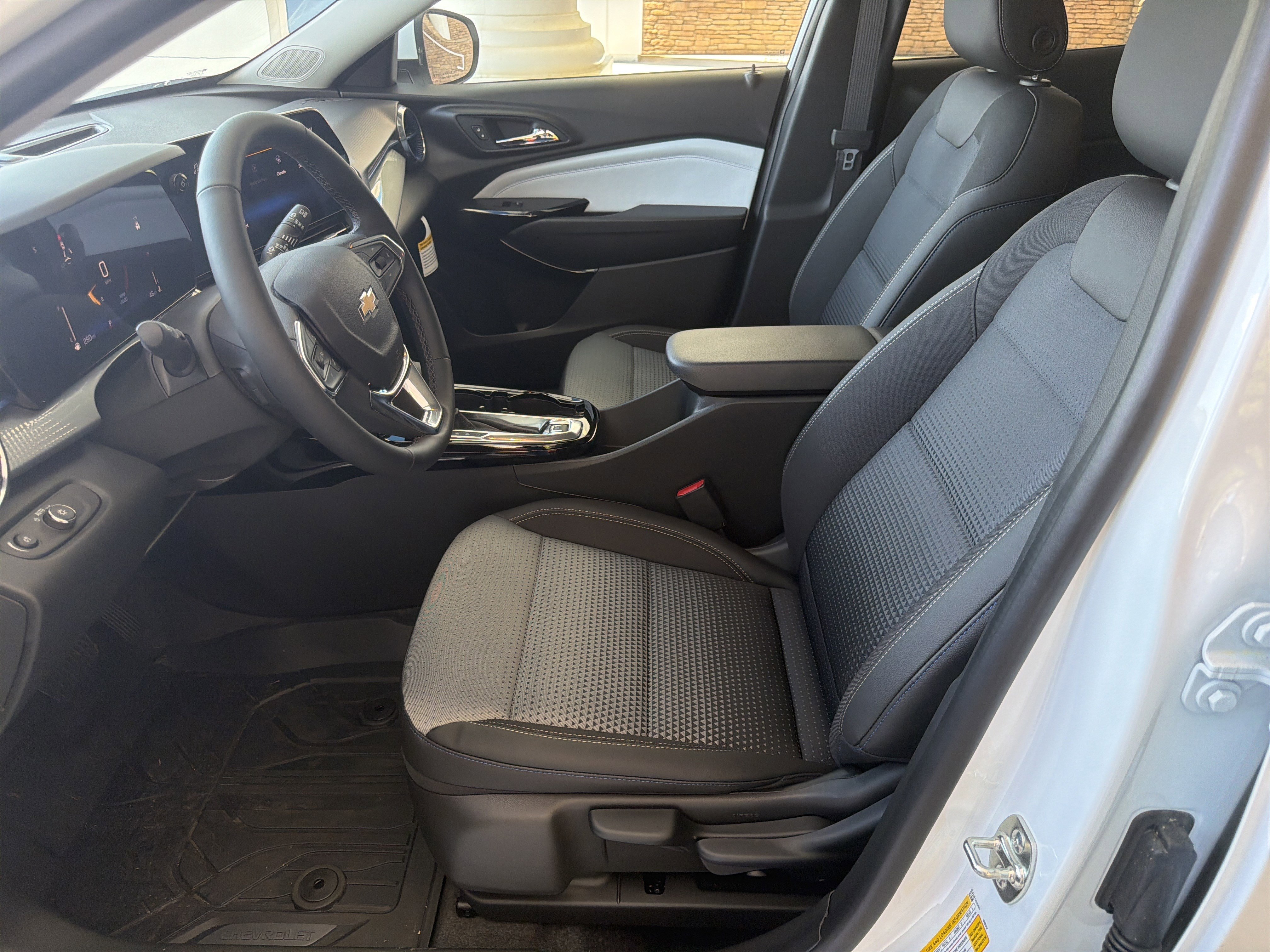 New 2026 Chevrolet Trax LT w/ Driver Confidence Package image 9