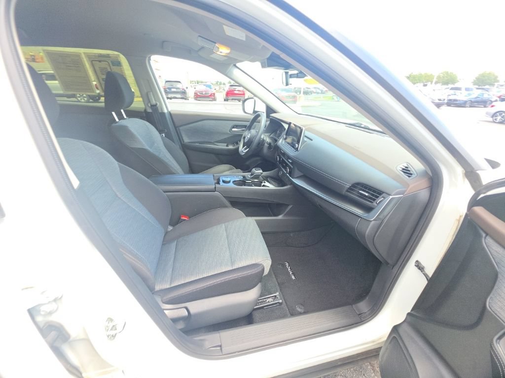Used 2023 Nissan Rogue SV AWD/4WD image 31