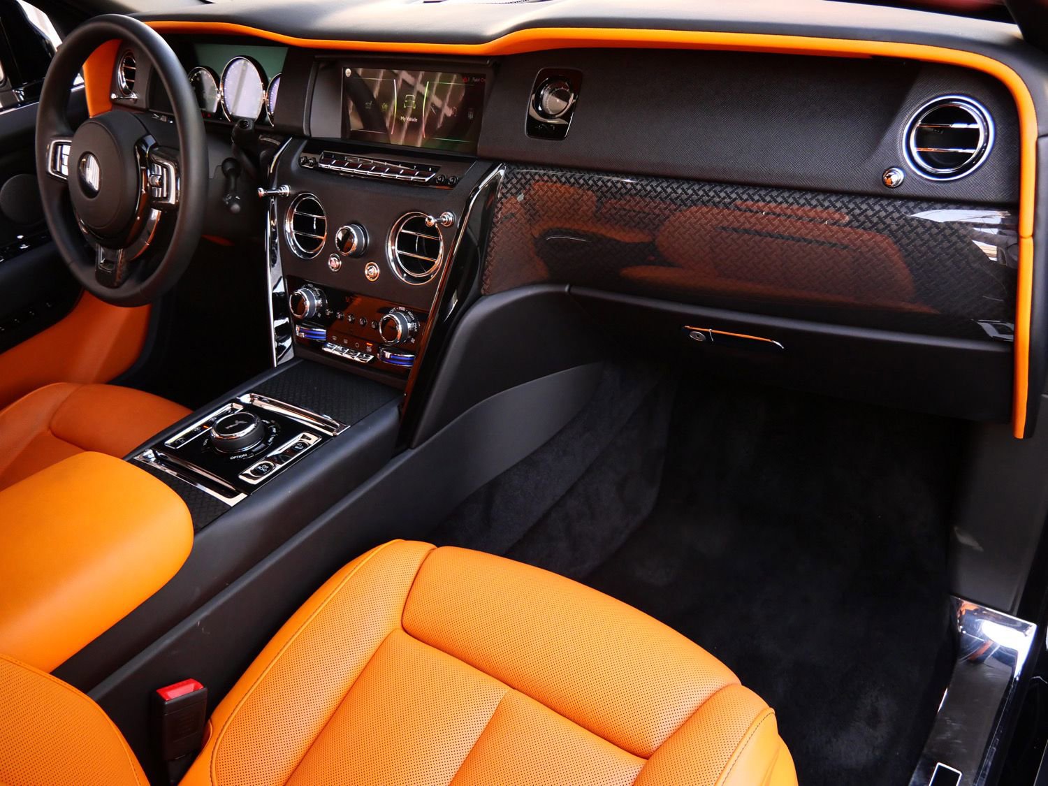 Used 2024 Rolls-Royce Cullinan Black Badge image 17