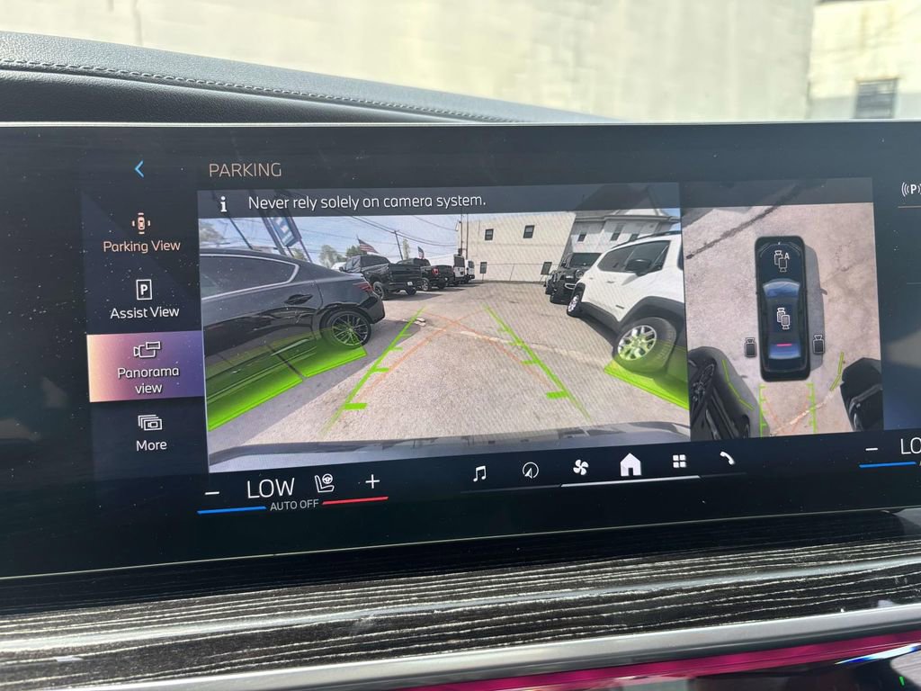 Used 2025 BMW 740i xDrive AWD/4WD image 34