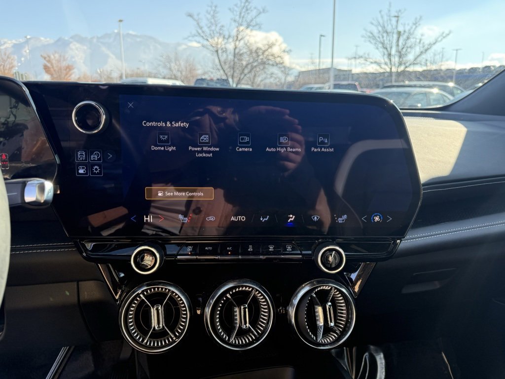 Used 2024 Chevrolet Blazer EV LT image 17