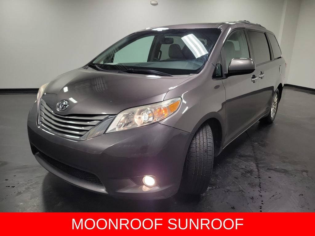 Used 2017 Toyota Sienna XLE Premium FWD image 4