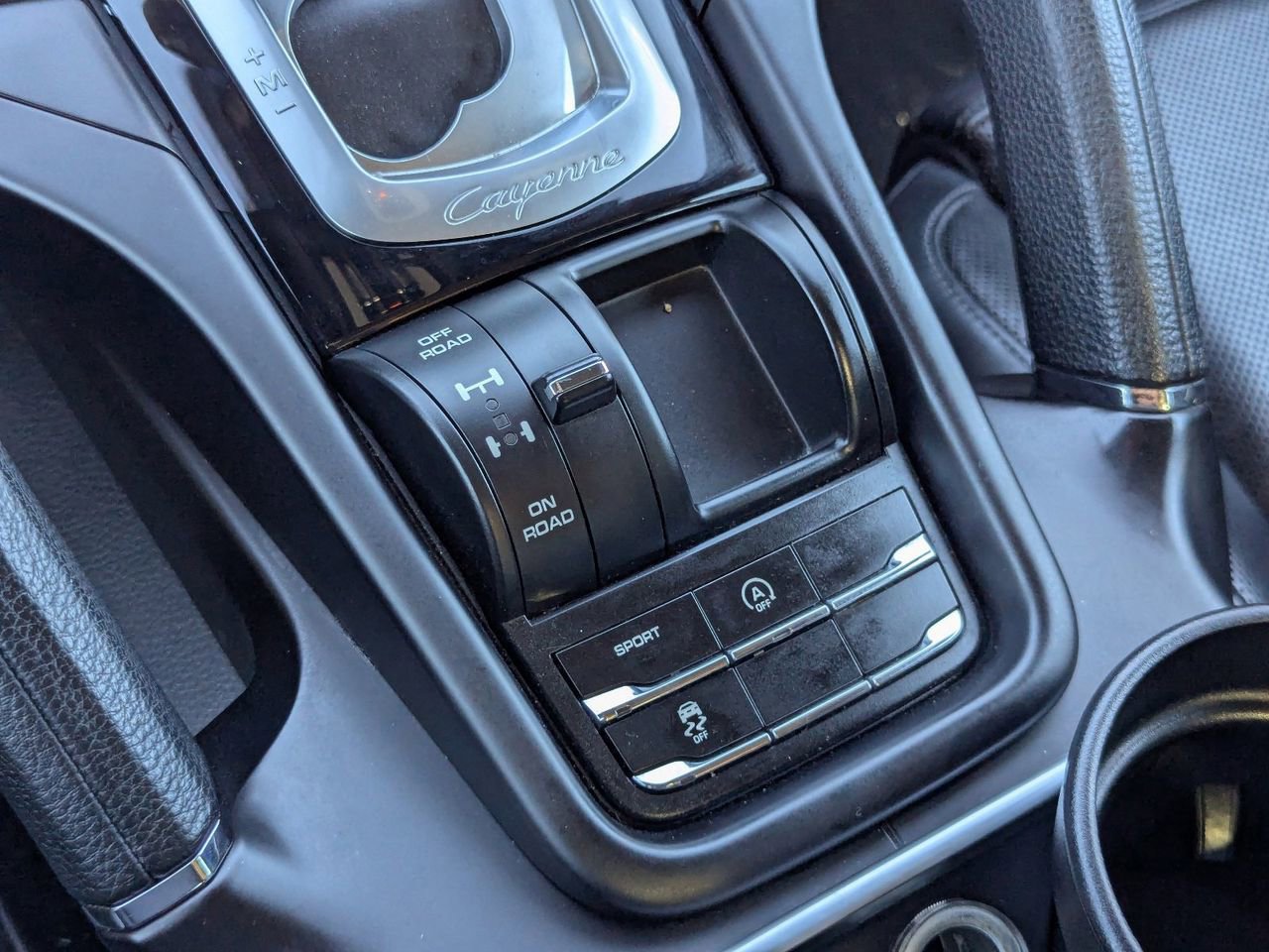 Used 2017 Porsche Cayenne S w/ Premium Package AWD/4WD image 28