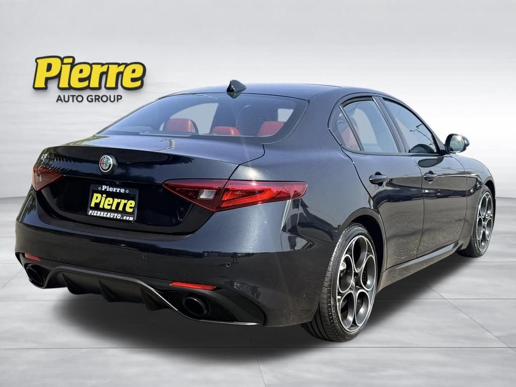 Used 2022 Alfa Romeo Giulia Veloce RWD image 7