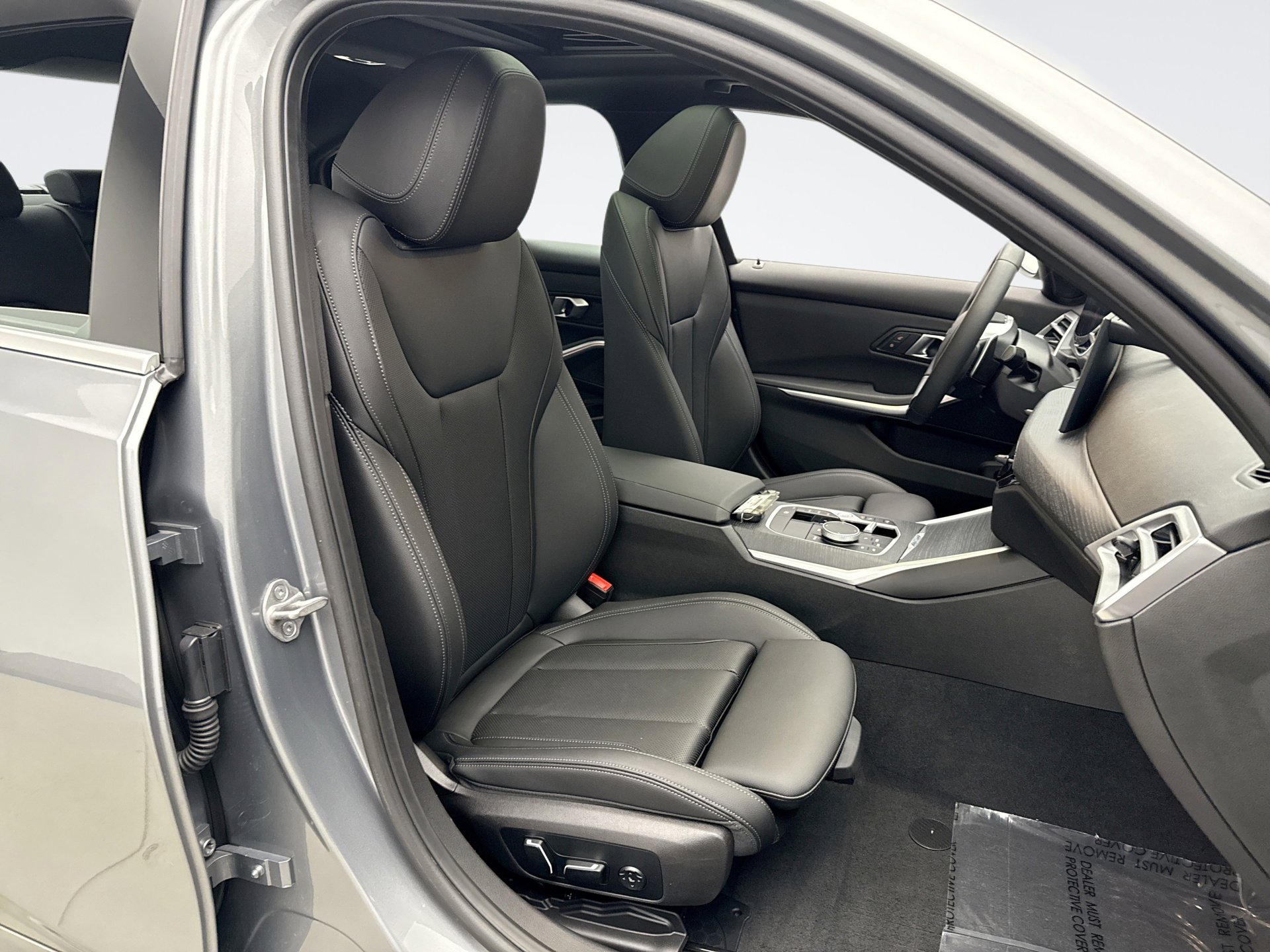 Used 2025 BMW 330i xDrive Sedan w/ M Sport Package image 17