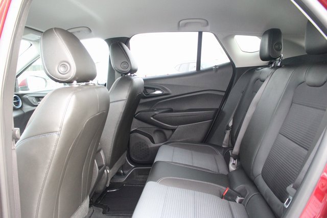 Used 2025 Chevrolet Trax LT w/ LT Convenience Package image 17