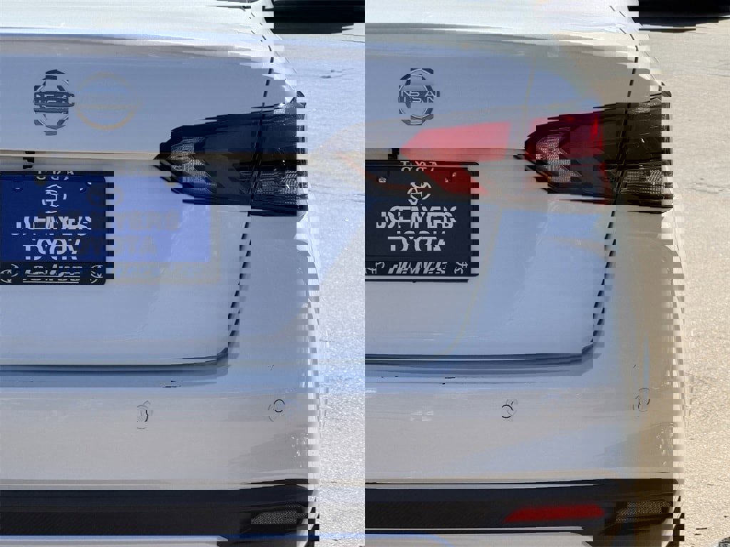 Used 2025 Nissan Versa SV image 9