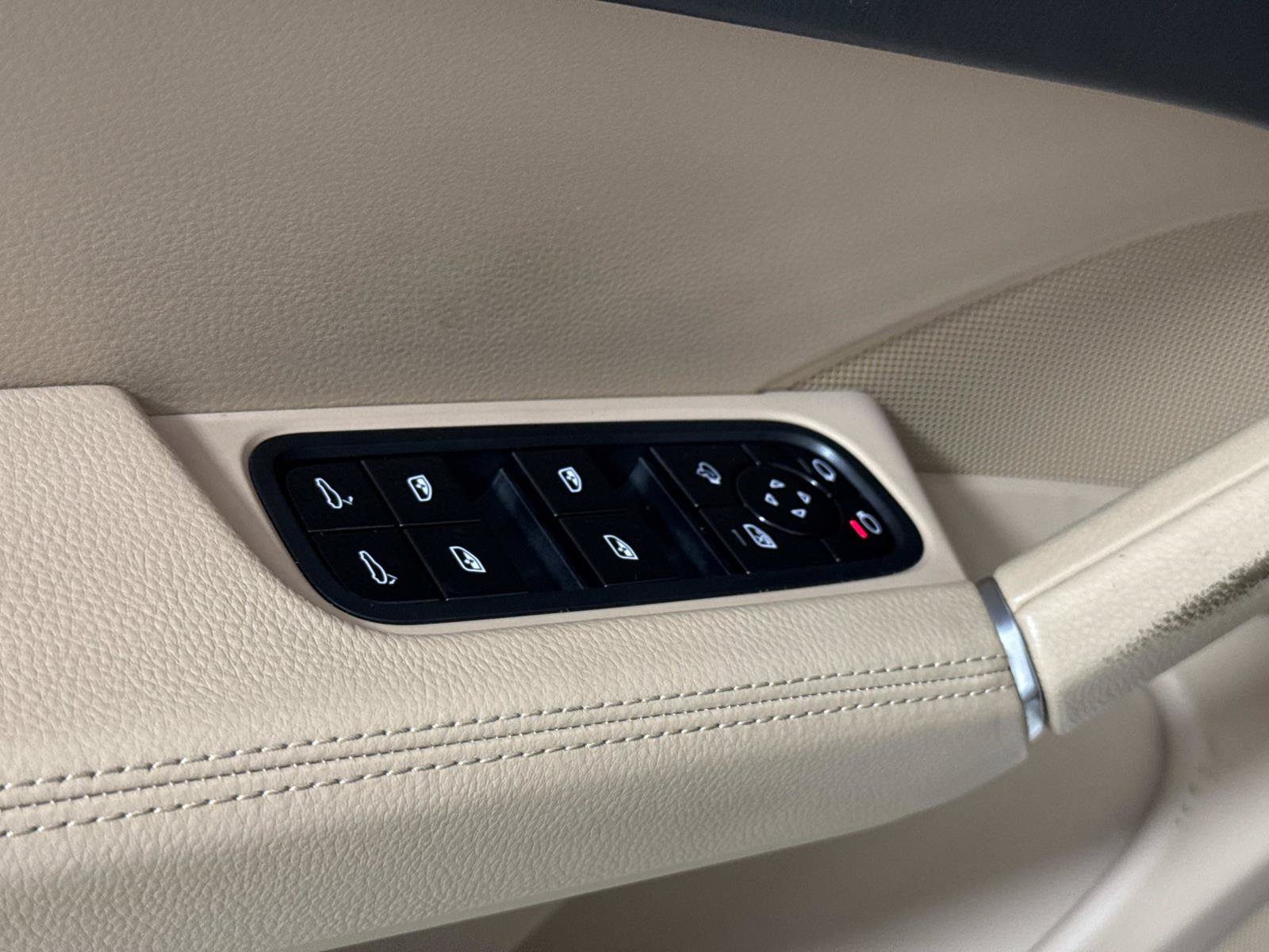 Used 2021 Porsche Cayenne AWD/4WD image 17