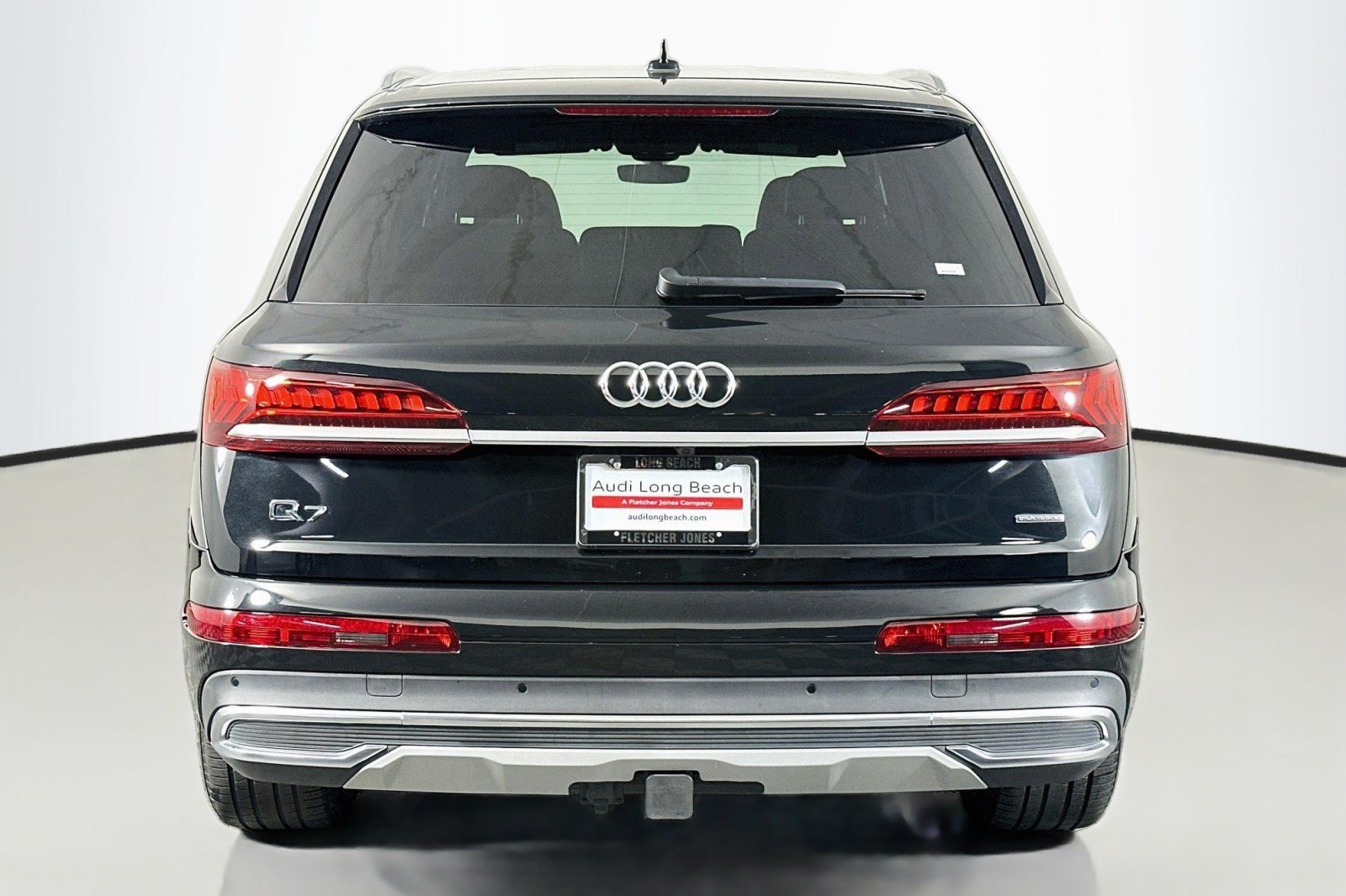 Used 2023 Audi Q7 2.0T Premium w/ Towing Package AWD/4WD image 3