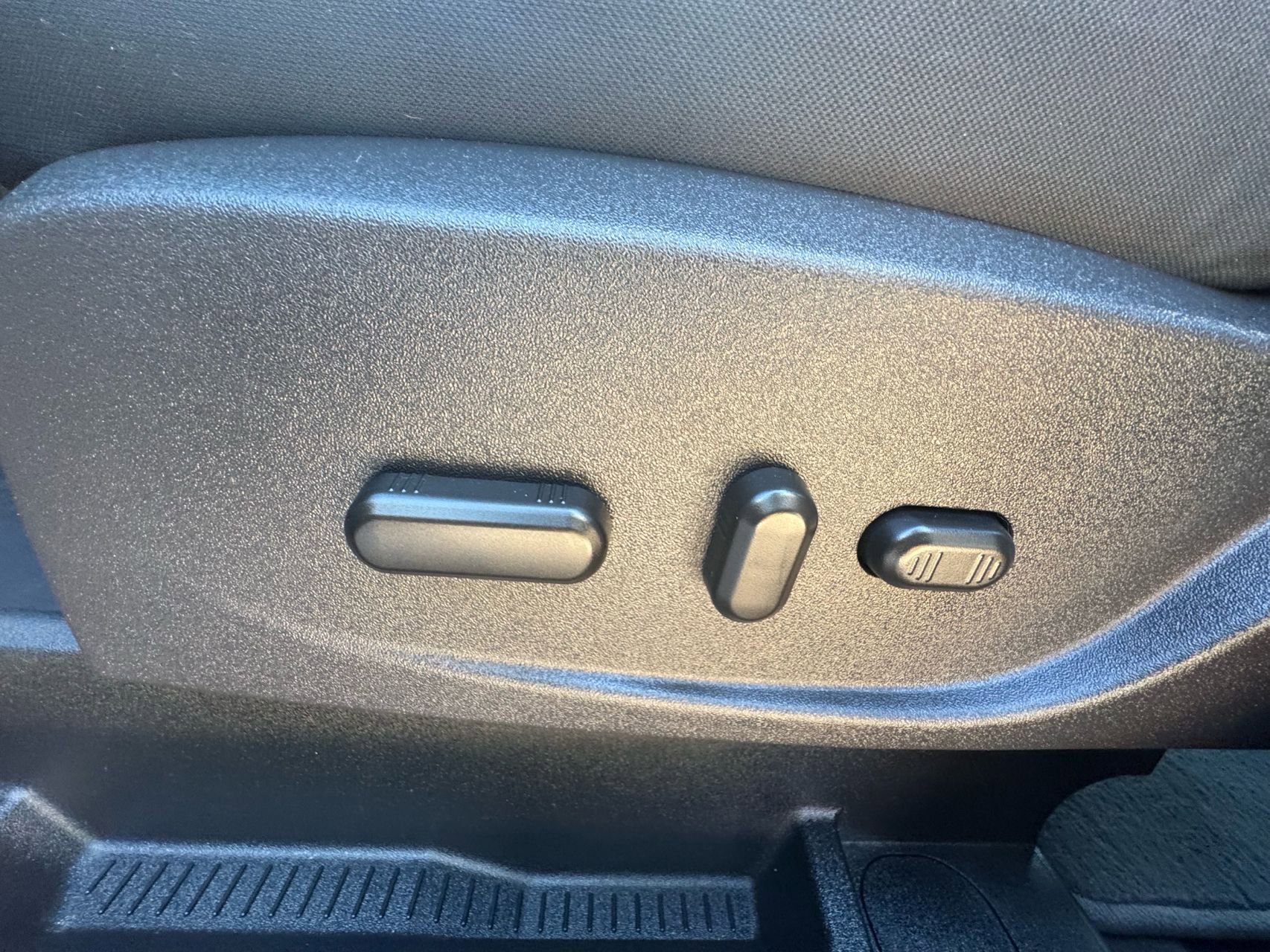 Used 2017 Ford C-MAX SE FWD image 24