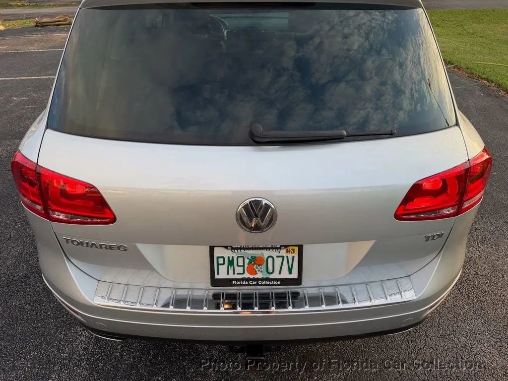 Used 2011 Volkswagen Touareg TDI image 28