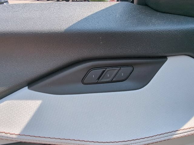Used 2026 Jeep Cherokee Overland w/ Advanced Pro Tech Group AWD/4WD image 15