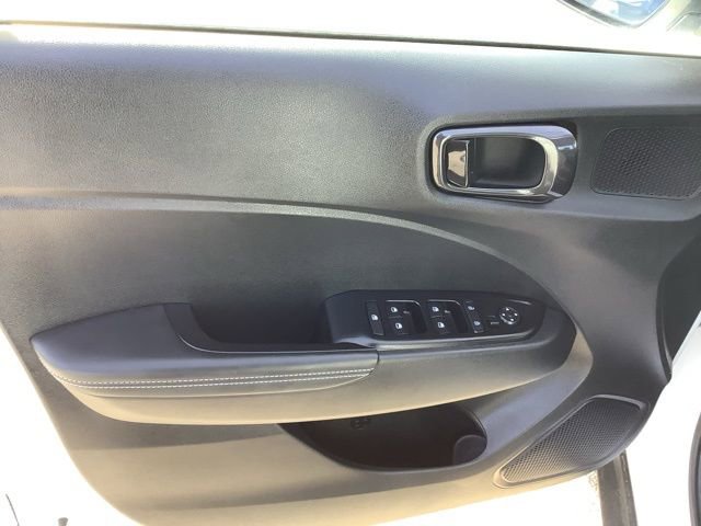 Certified 2025 Hyundai Venue Limited image 42