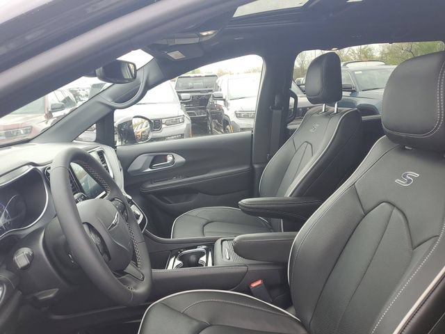 New 2026 Chrysler Pacifica Limited w/ S Appearance Package AWD/4WD image 19