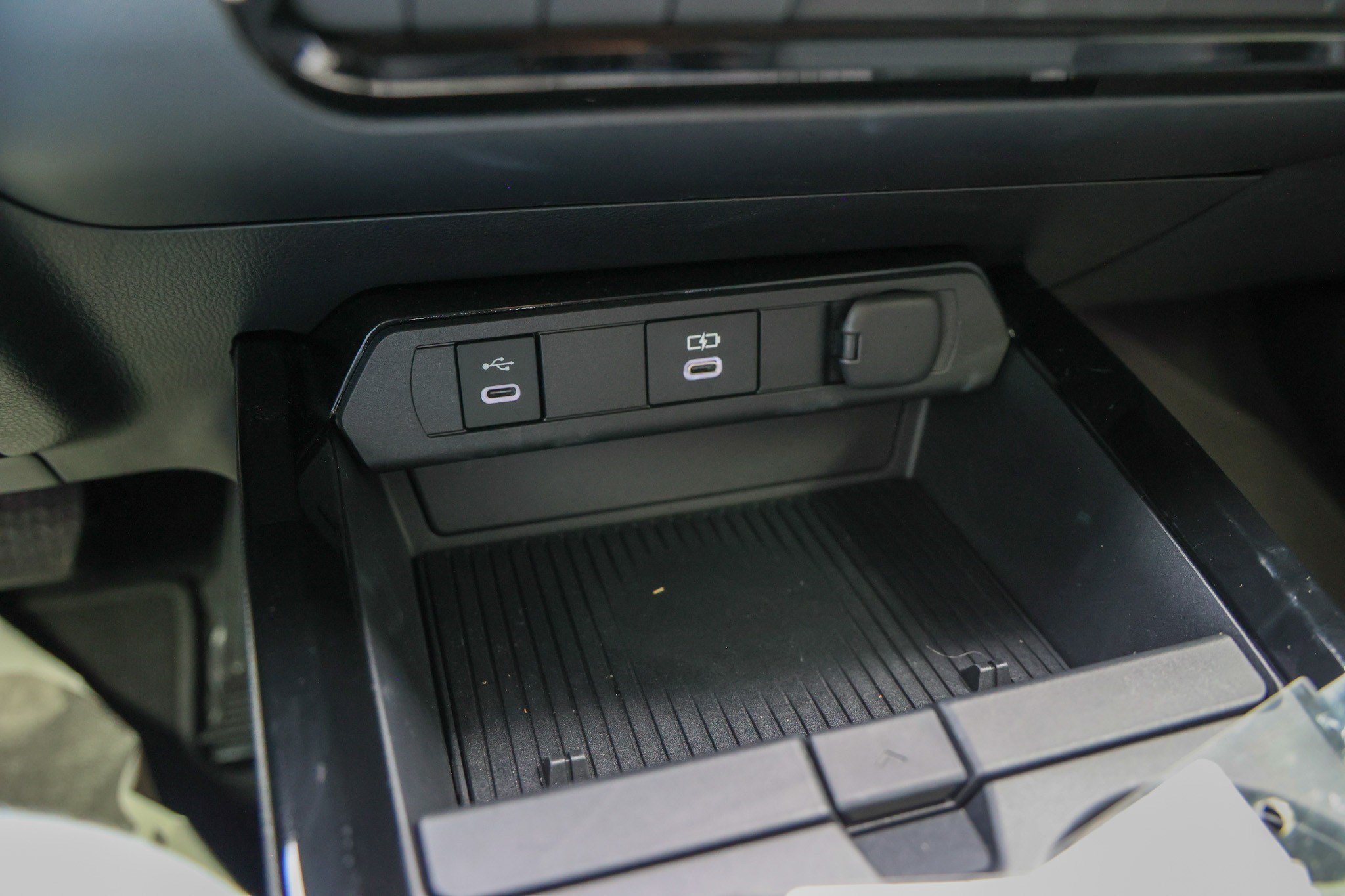 Certified 2026 Toyota Prius Plug-In Hybrid FWD image 25
