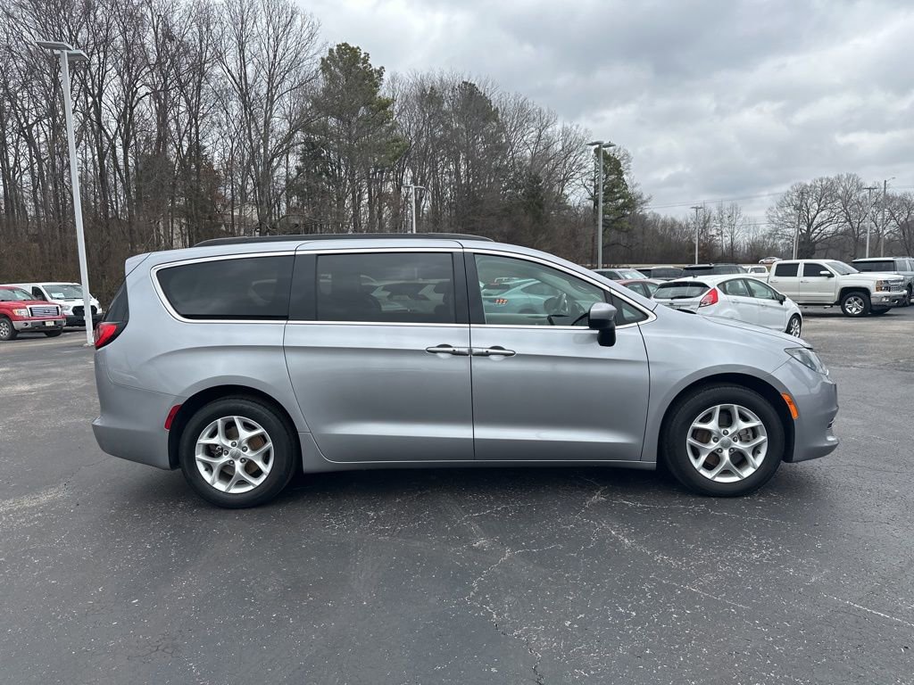 Used 2018 Chrysler Pacifica Touring w/ Tire & Wheel Group image 2