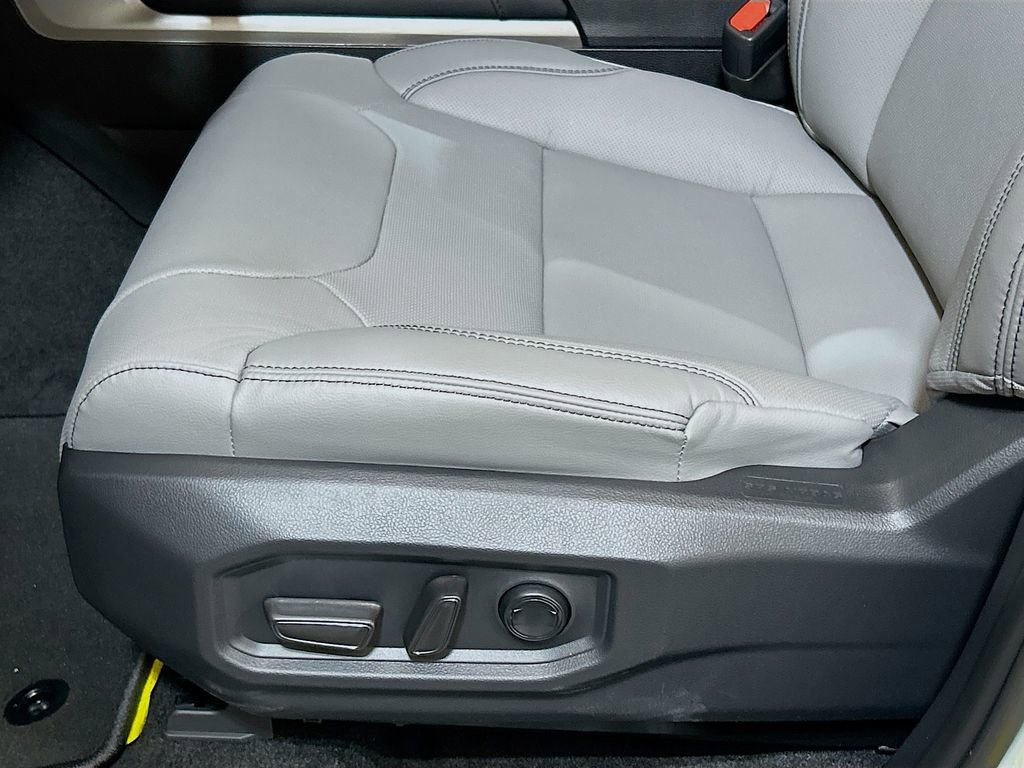 Used 2026 Toyota Tundra Limited AWD/4WD image 16
