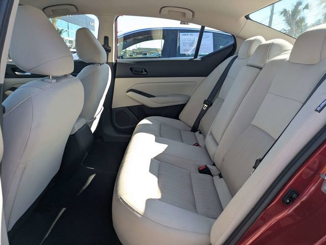 Used 2025 Nissan Altima 2.5 SV image 12