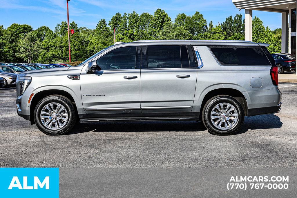 Used 2025 GMC Yukon XL Denali AWD/4WD image 9