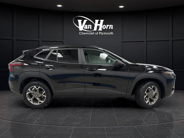 Used 2025 Chevrolet Trax LT FWD image 2