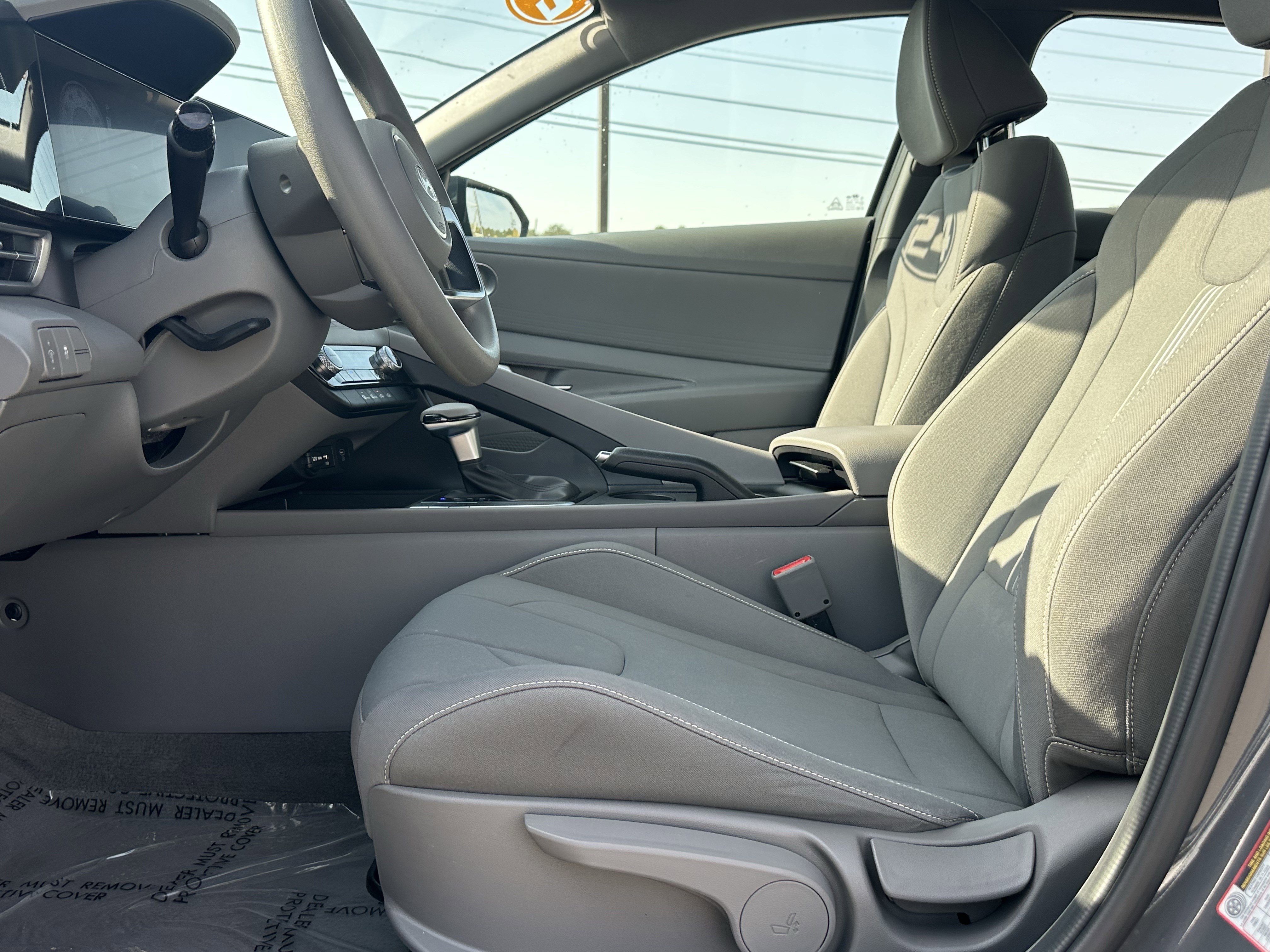 Used 2024 Hyundai Elantra SEL FWD image 12