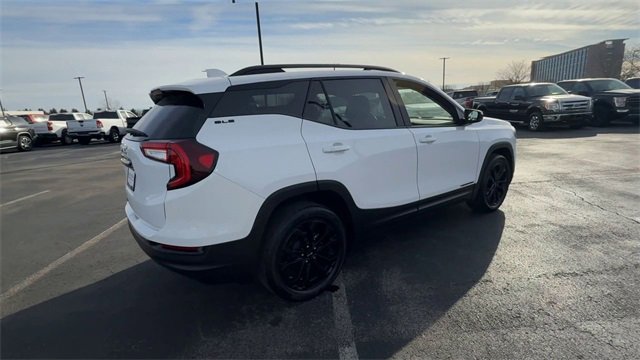 Used 2022 GMC Terrain SLE w/ Driver Convenience Package image 8