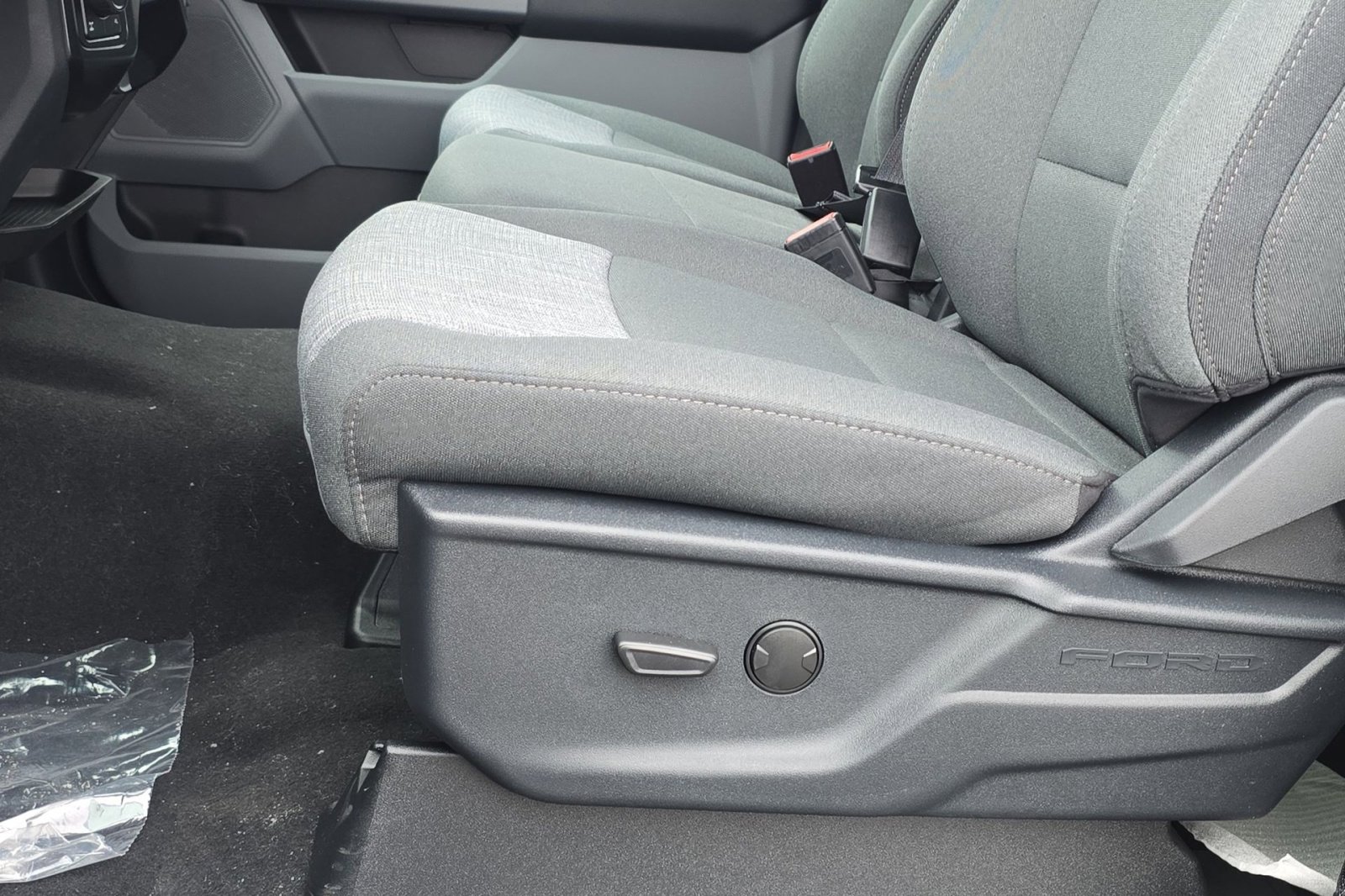 New 2026 Ford F250 XLT w/ FX4 Off-Road Package image 14