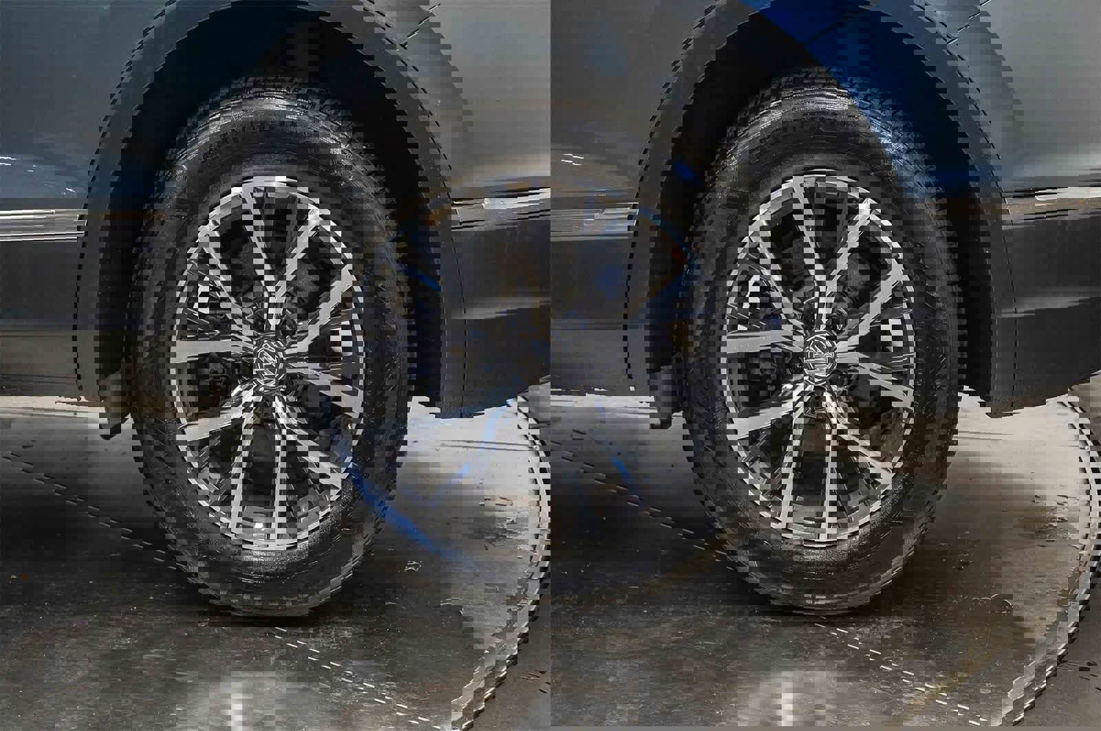 Used 2020 Volkswagen Tiguan SE image 10