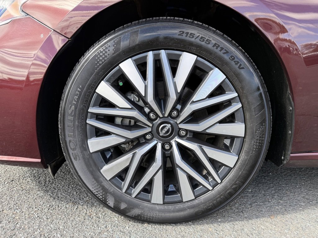 Used 2024 Nissan Altima 2.5 SV image 12