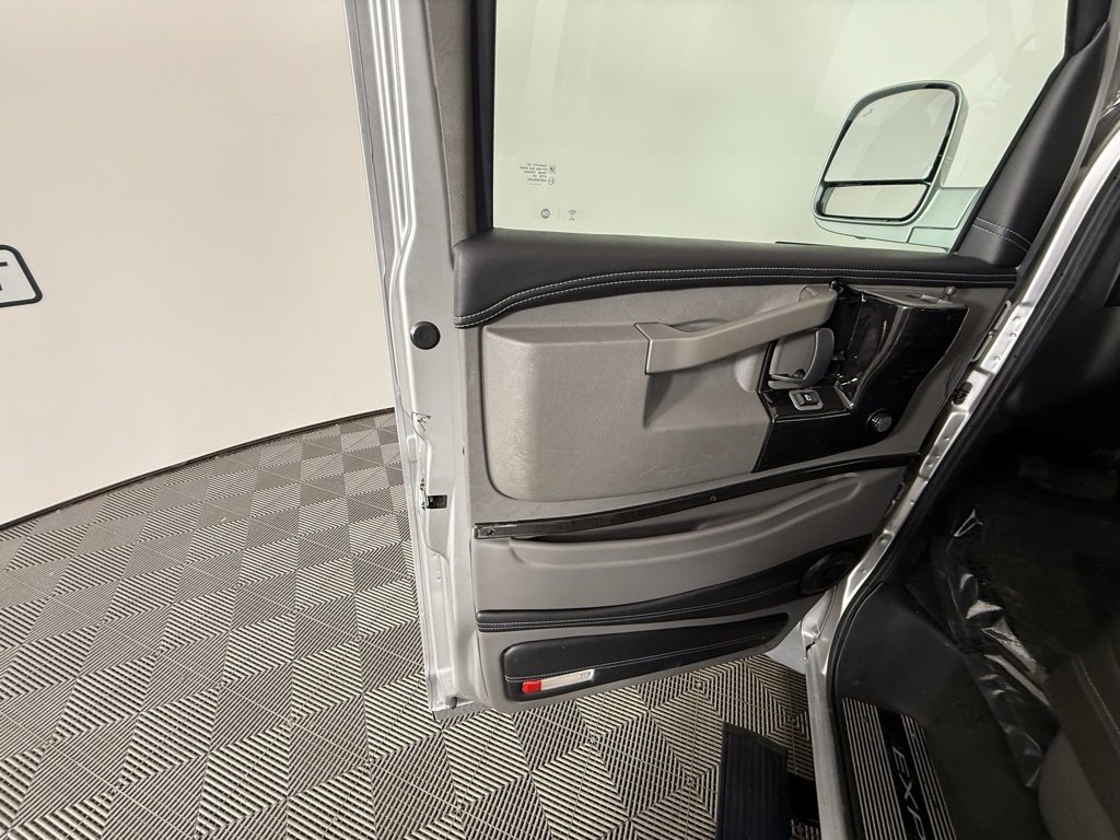 Used 2021 Chevrolet Express 2500 LS w/ Enhanced Convenience Package image 15