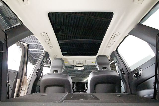 Certified 2025 Volvo XC60 B5 Core image 35