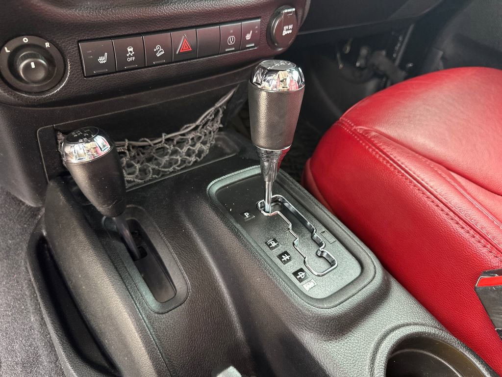 Used 2013 Jeep Wrangler Unlimited Rubicon AWD/4WD image 26