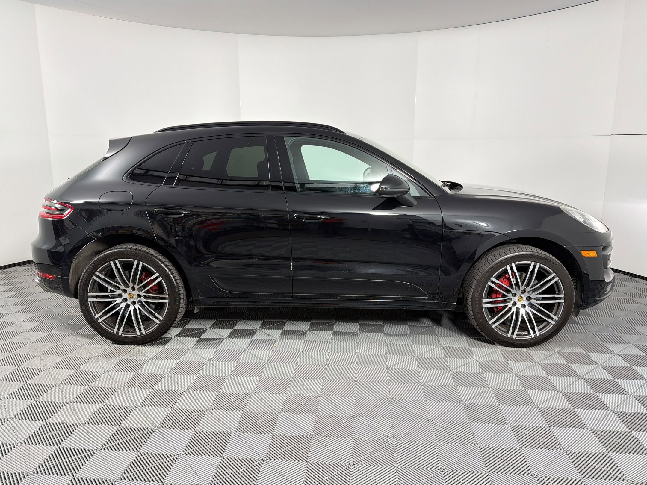 Used 2017 Porsche Macan Turbo AWD/4WD image 8