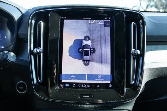 Used 2025 Volvo XC40 B5 Plus image 23
