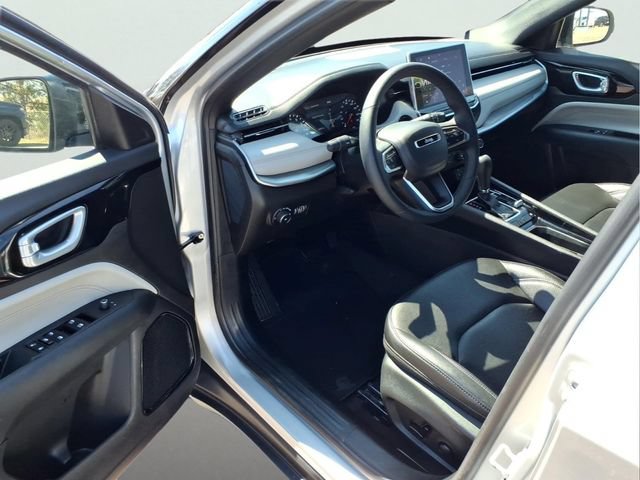 Used 2025 Jeep Compass Limited AWD/4WD image 10