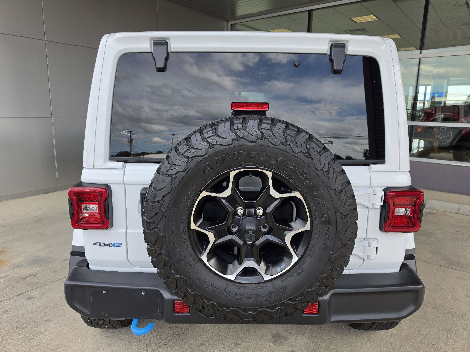 Used 2021 Jeep Wrangler Unlimited Rubicon 4xe w/ Cold Weather Group AWD/4WD image 3