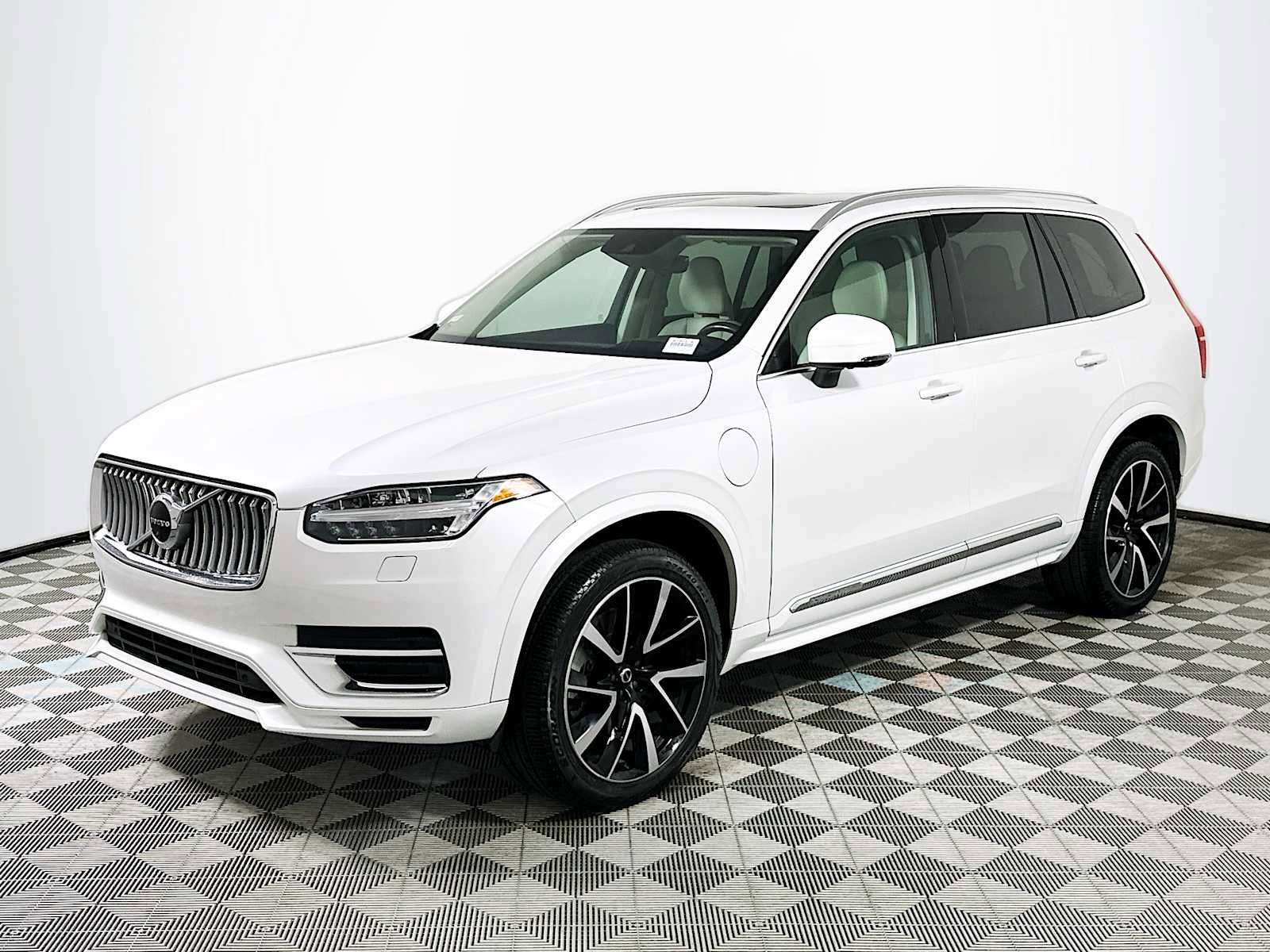 Certified 2021 Volvo XC90 T8 Inscription Expression w/ Advanced Package image 3
