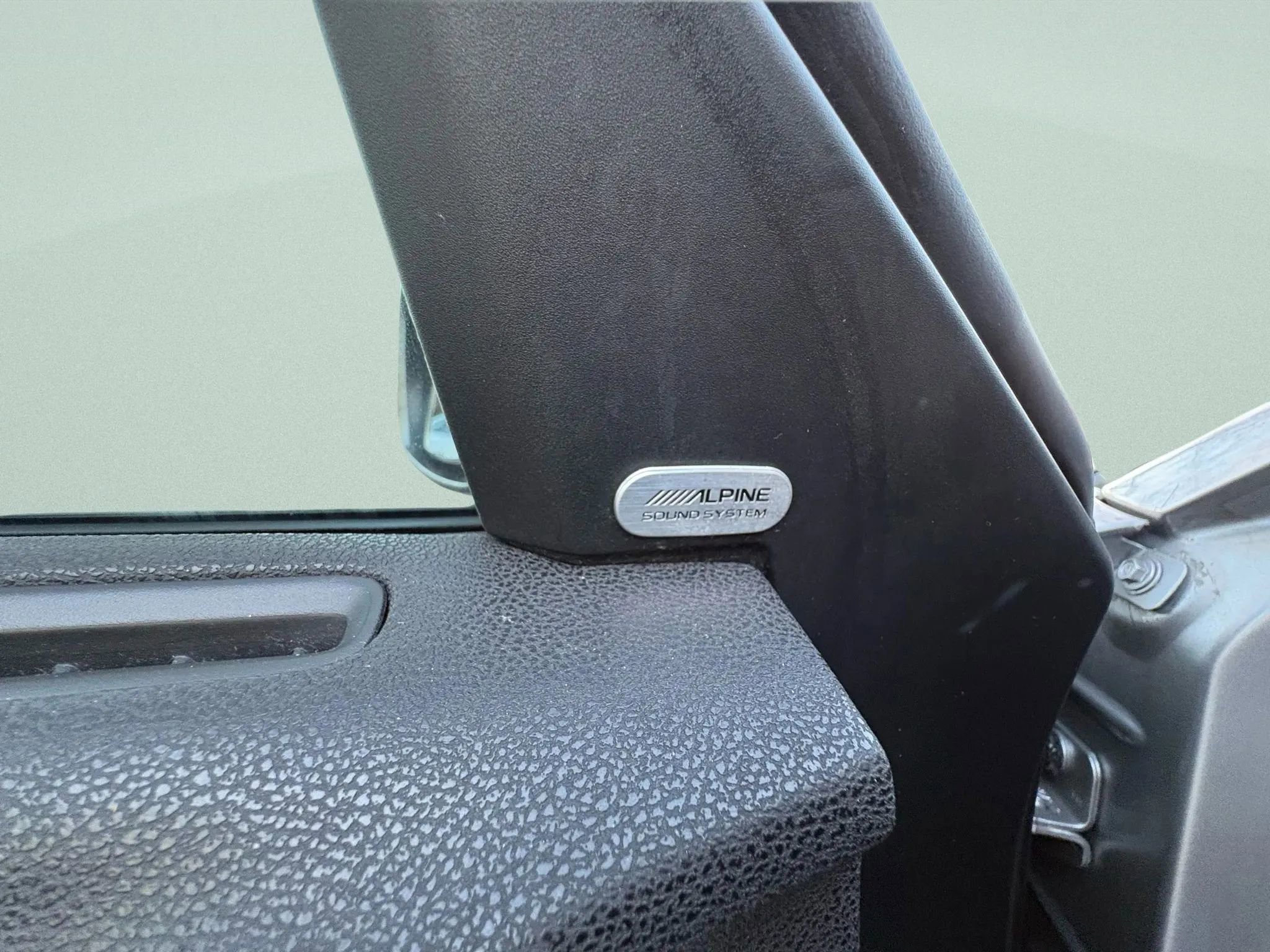 Used 2018 Dodge Charger SXT Plus RWD image 3