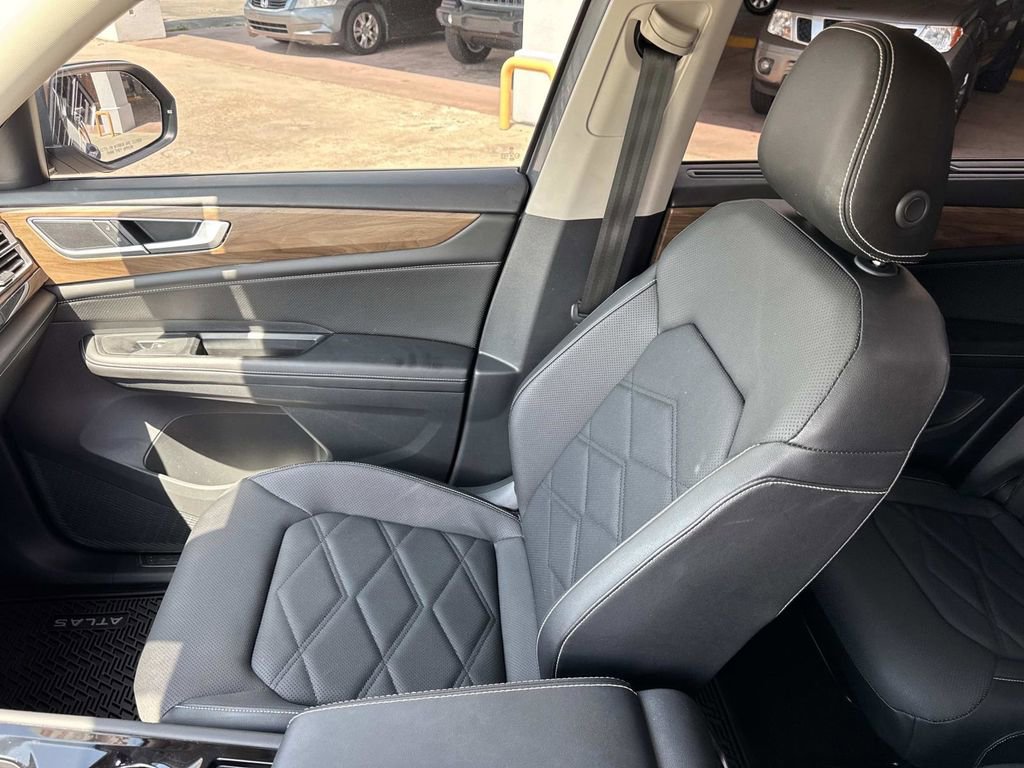 Used 2024 Volkswagen Atlas SE image 32