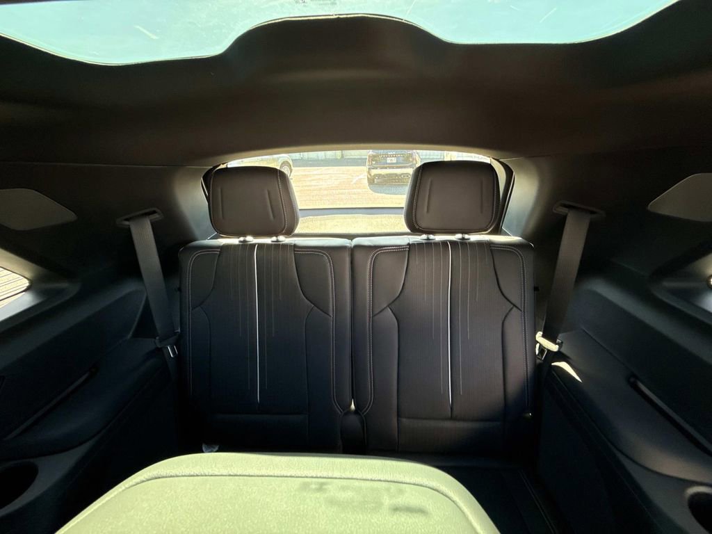 New 2026 Cadillac Vistiq Luxury image 18